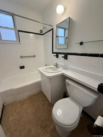 $2,400 | 175 Bryant Crescent, Unit 1J, White Plains, NY 10605