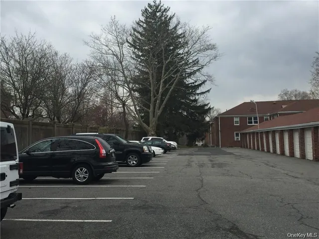 $2,400 | 175 Bryant Crescent, Unit 1J, White Plains, NY 10605