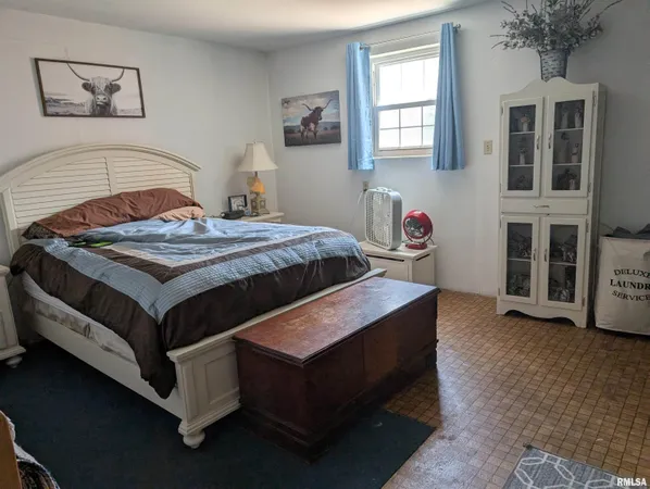 $299,000 | 340 Dameron Lane, Vienna, IL 62995