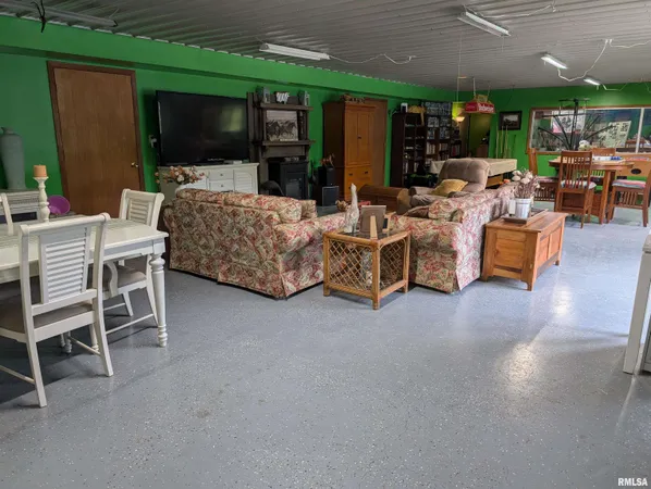 $299,000 | 340 Dameron Lane, Vienna, IL 62995