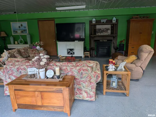 $299,000 | 340 Dameron Lane, Vienna, IL 62995