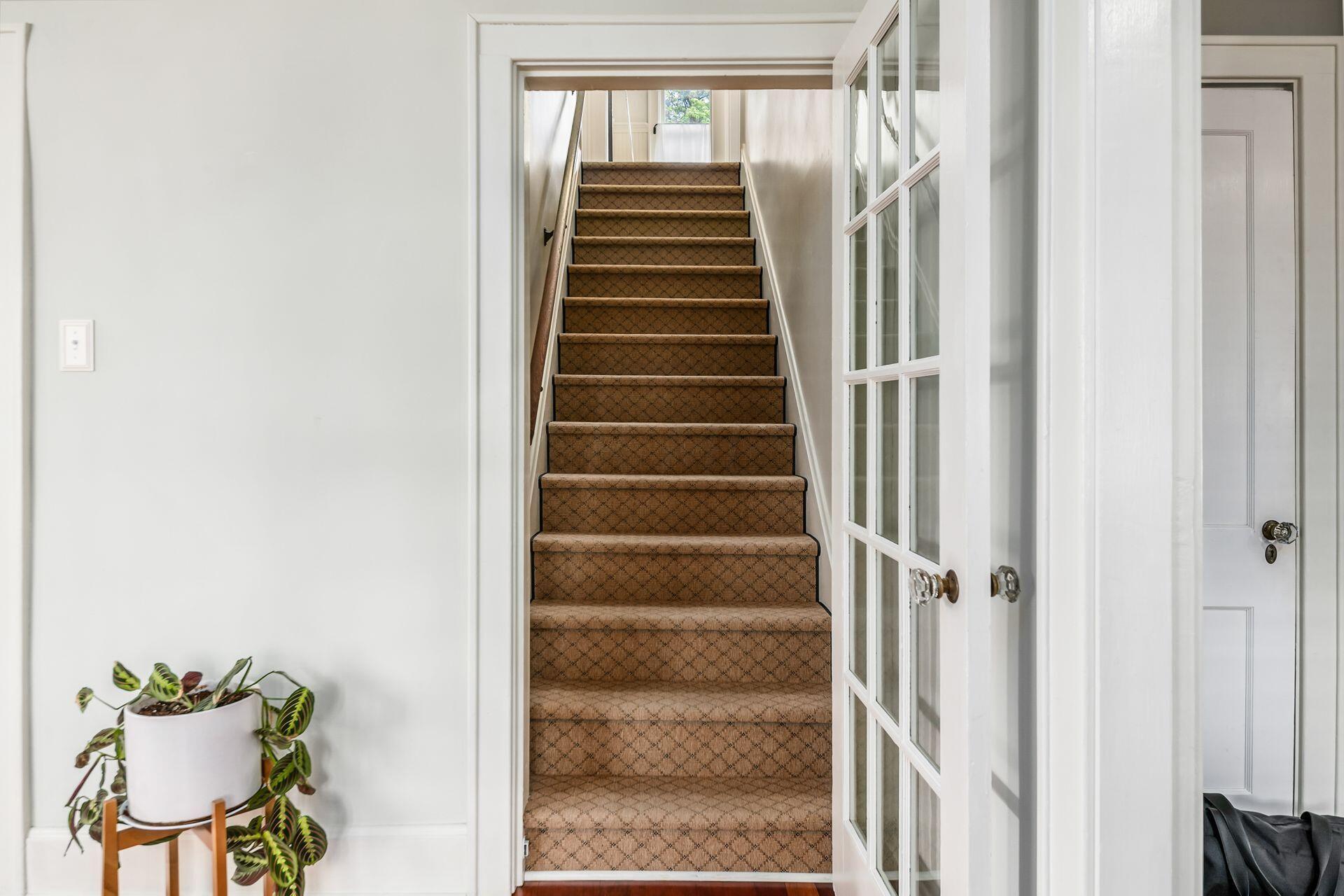 84 Arden Road Columbus, OH 43214 - Photo 29 of 52 2nd Floor Staircase