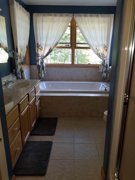 82 Martin Stream Road Fairfield, ME 04937 - Photo 20 of 35 20 bathtub in master