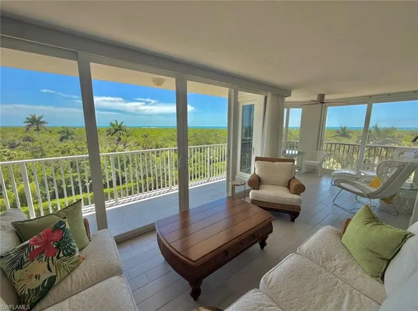 $795,000 | 6361 Pelican Bay Boulevard, Unit 402, Naples, FL 34108