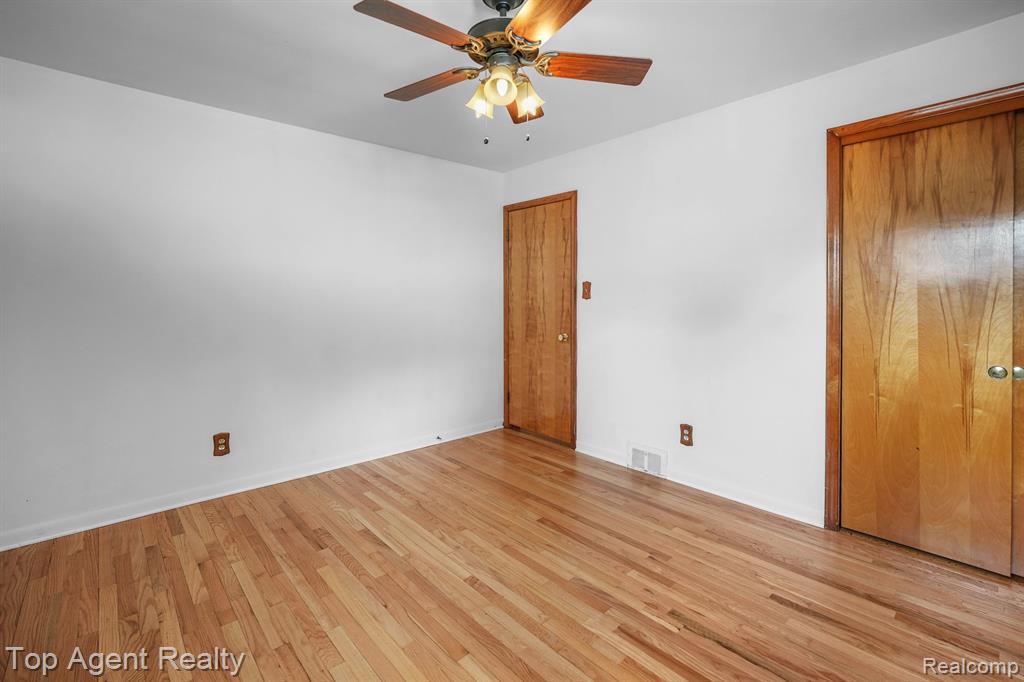 8057 Dale Center Line, MI 48015 - Photo 11 of 24