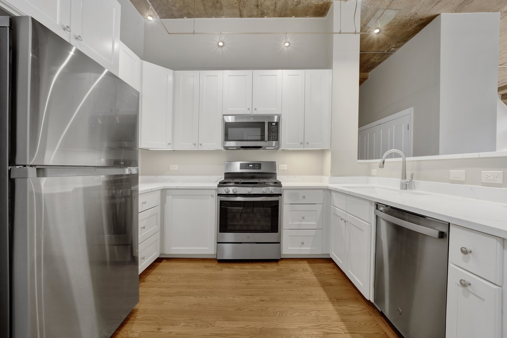 1071 West 15th Street, Unit 109 Chicago, IL 60608 - Photo 7 of 31