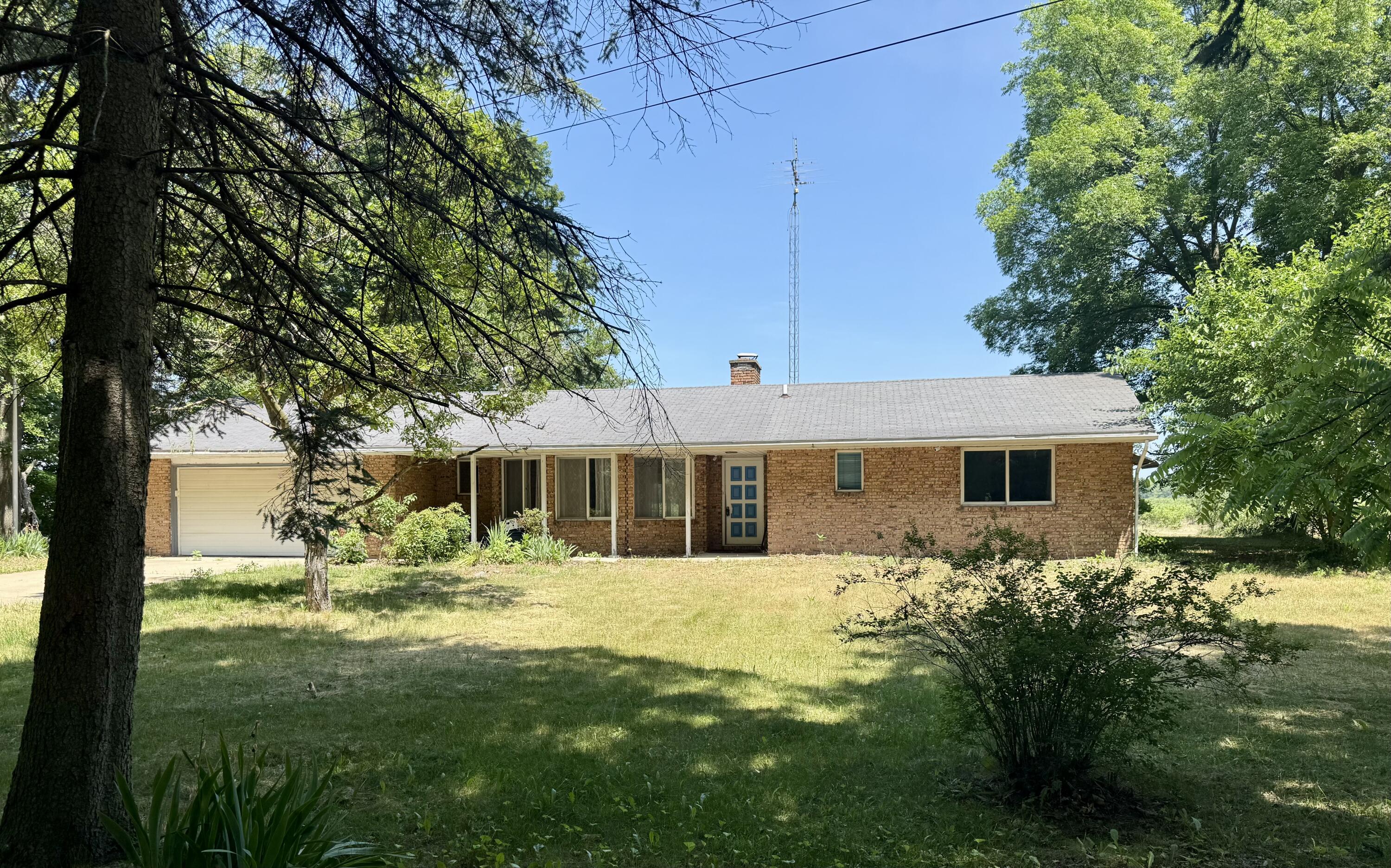 2059 Lynch Road Benton Harbor, MI 49022 - Photo 1 of 16 IMG_4043