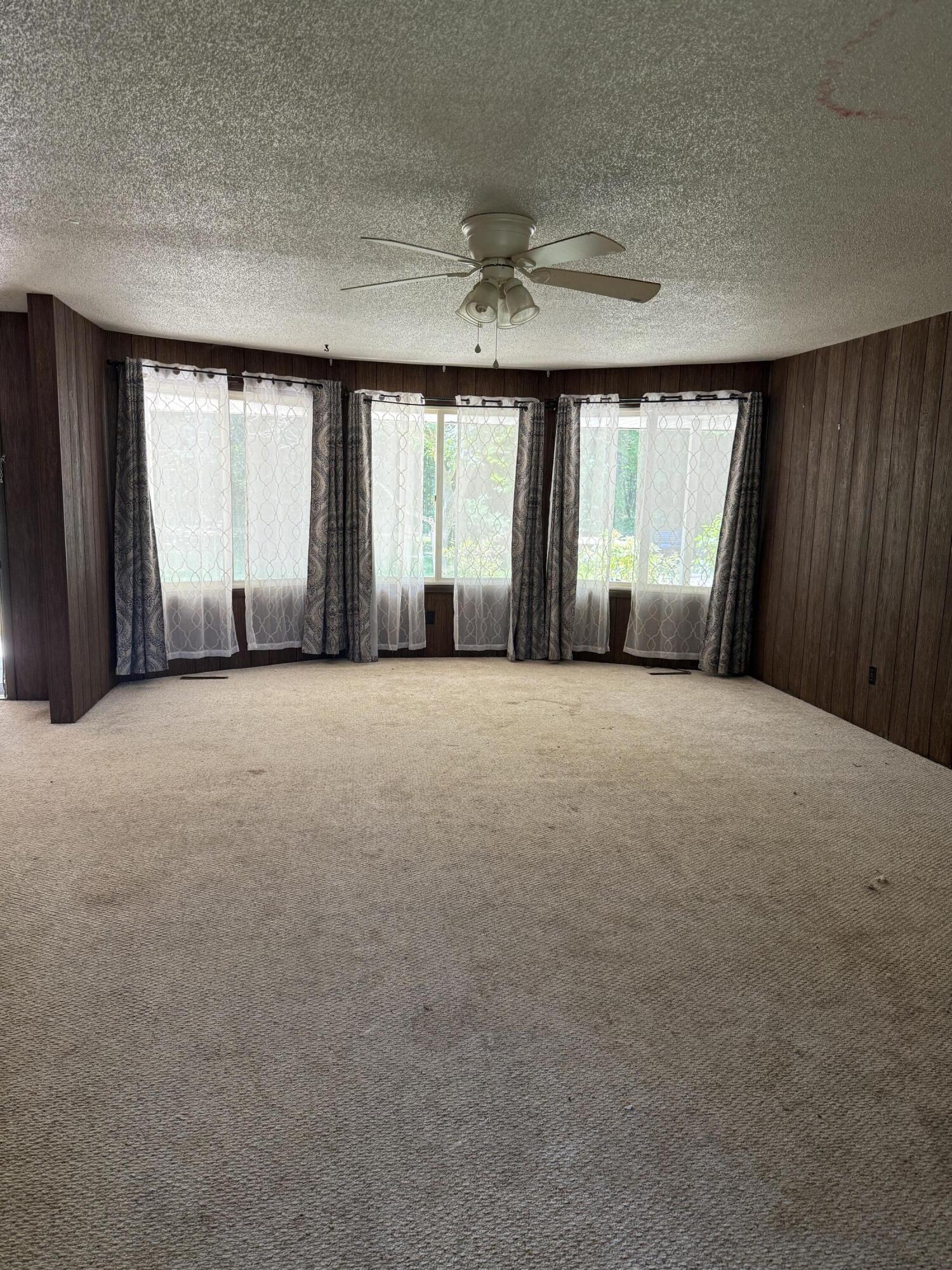 2059 Lynch Road Benton Harbor, MI 49022 - Photo 2 of 16 IMG_4047