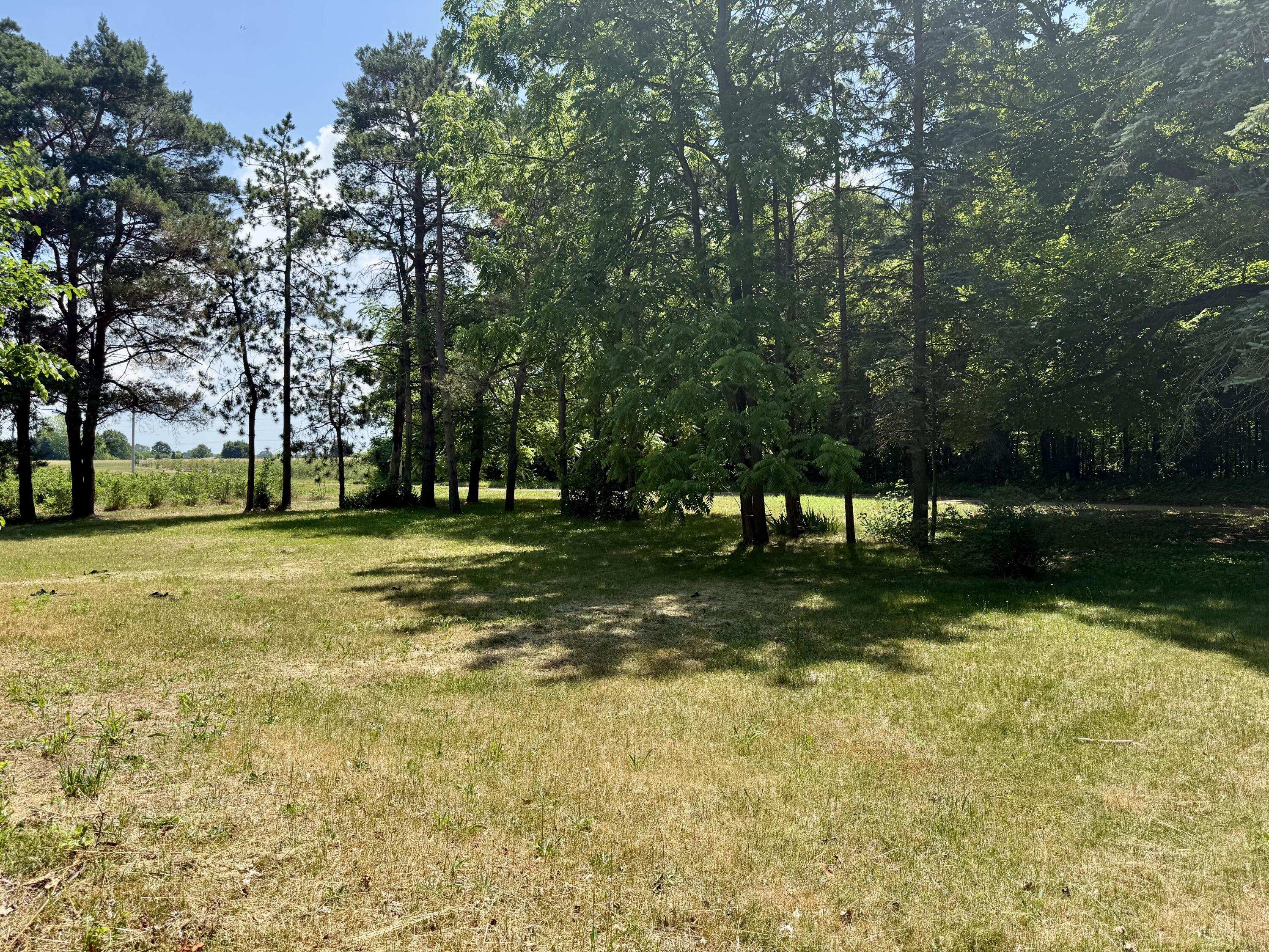 2059 Lynch Road Benton Harbor, MI 49022 - Photo 3 of 16 IMG_4044