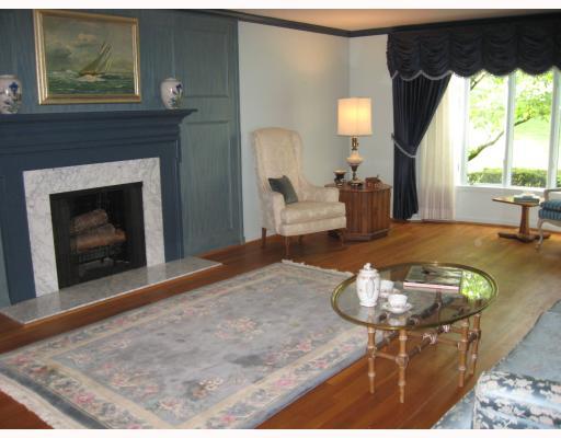 958 Osage Road Pittsburgh, PA 15243 - Photo 5 of 15 Living Room.