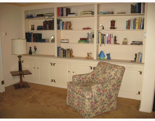 958 Osage Road Pittsburgh, PA 15243 - Photo 7 of 15 Den/Family/Great Room.