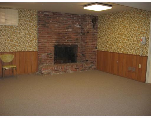 958 Osage Road Pittsburgh, PA 15243 - Photo 10 of 15 Den/Family/Great Room.