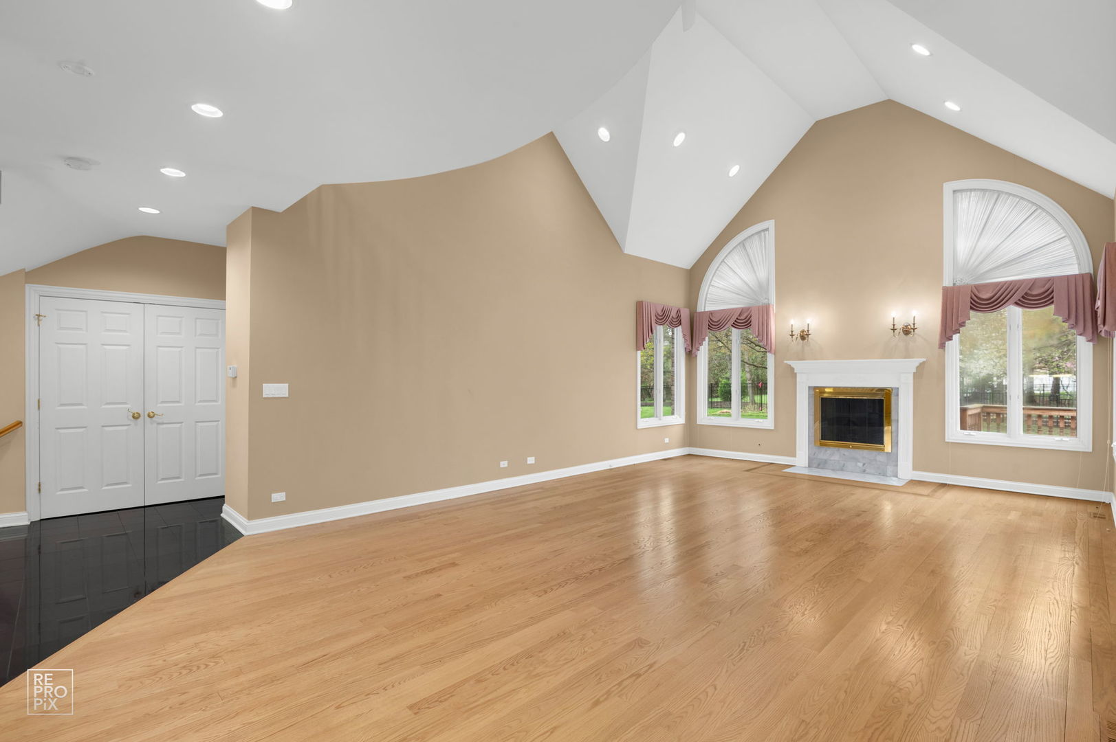 8970 Enclave Drive Burr Ridge, IL 60527 - Photo 17 of 51 Gallery Image 17
