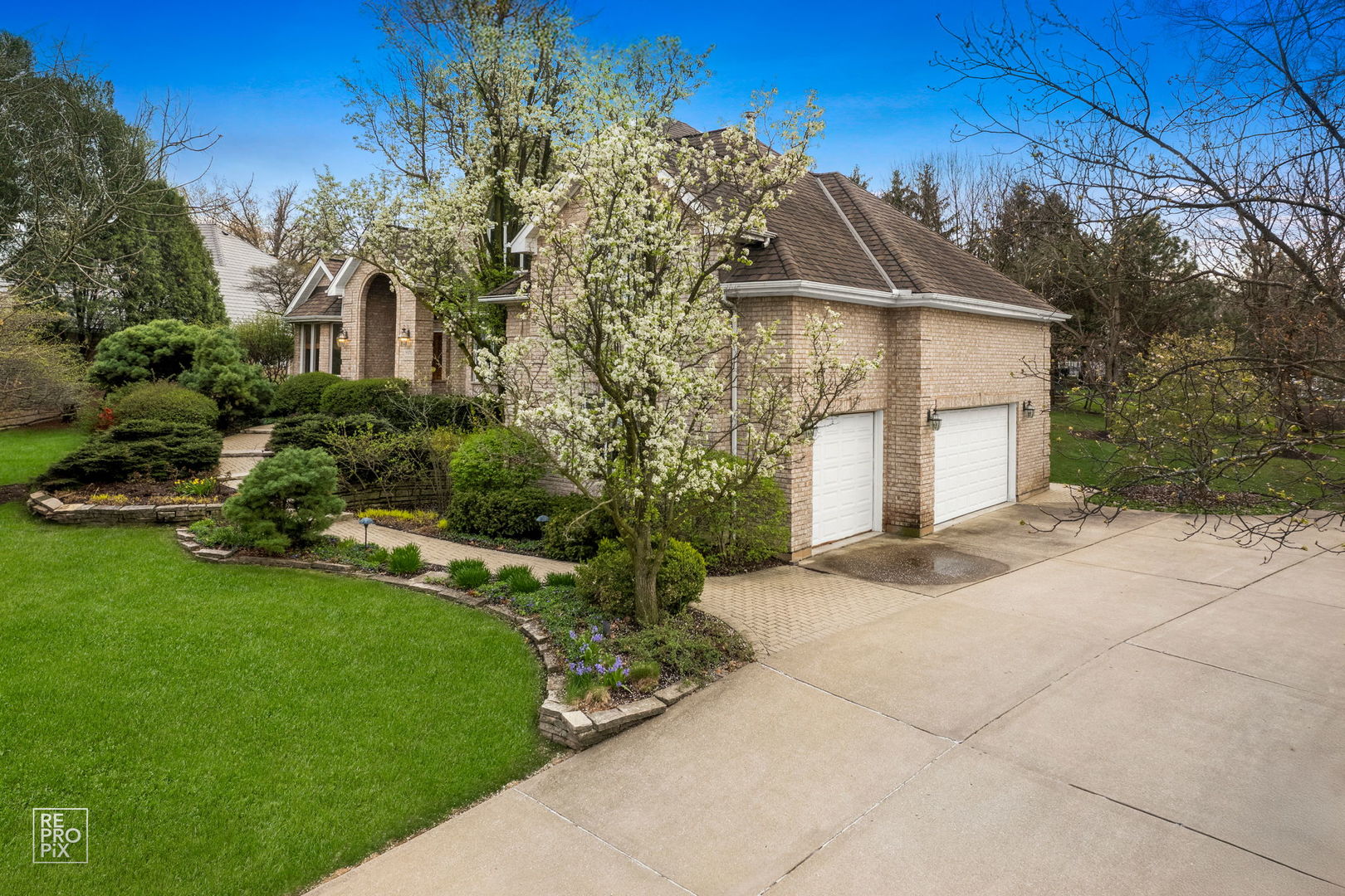 8970 Enclave Drive Burr Ridge, IL 60527 - Photo 2 of 51 Gallery Image 2