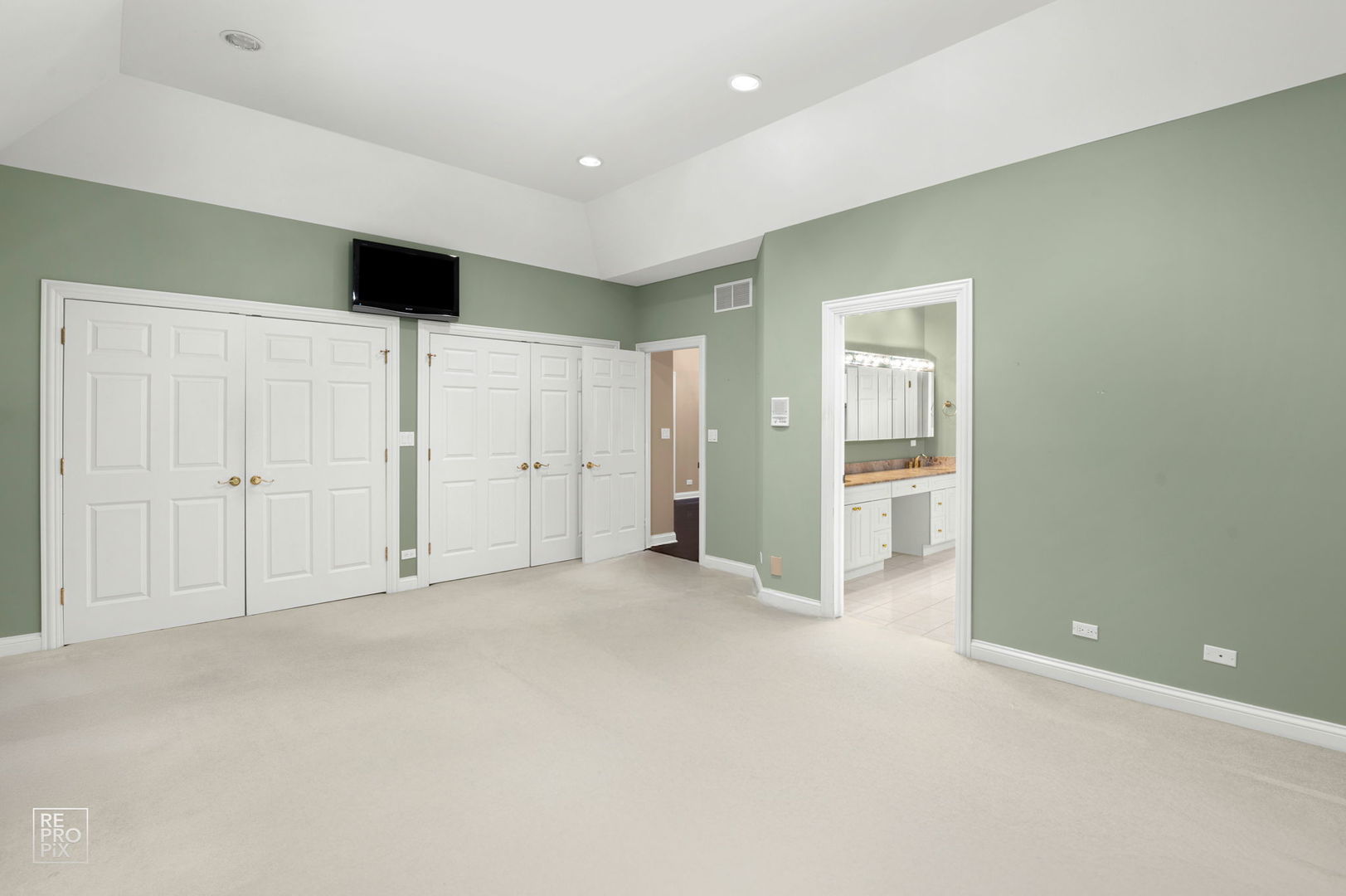 8970 Enclave Drive Burr Ridge, IL 60527 - Photo 23 of 51 Gallery Image 23