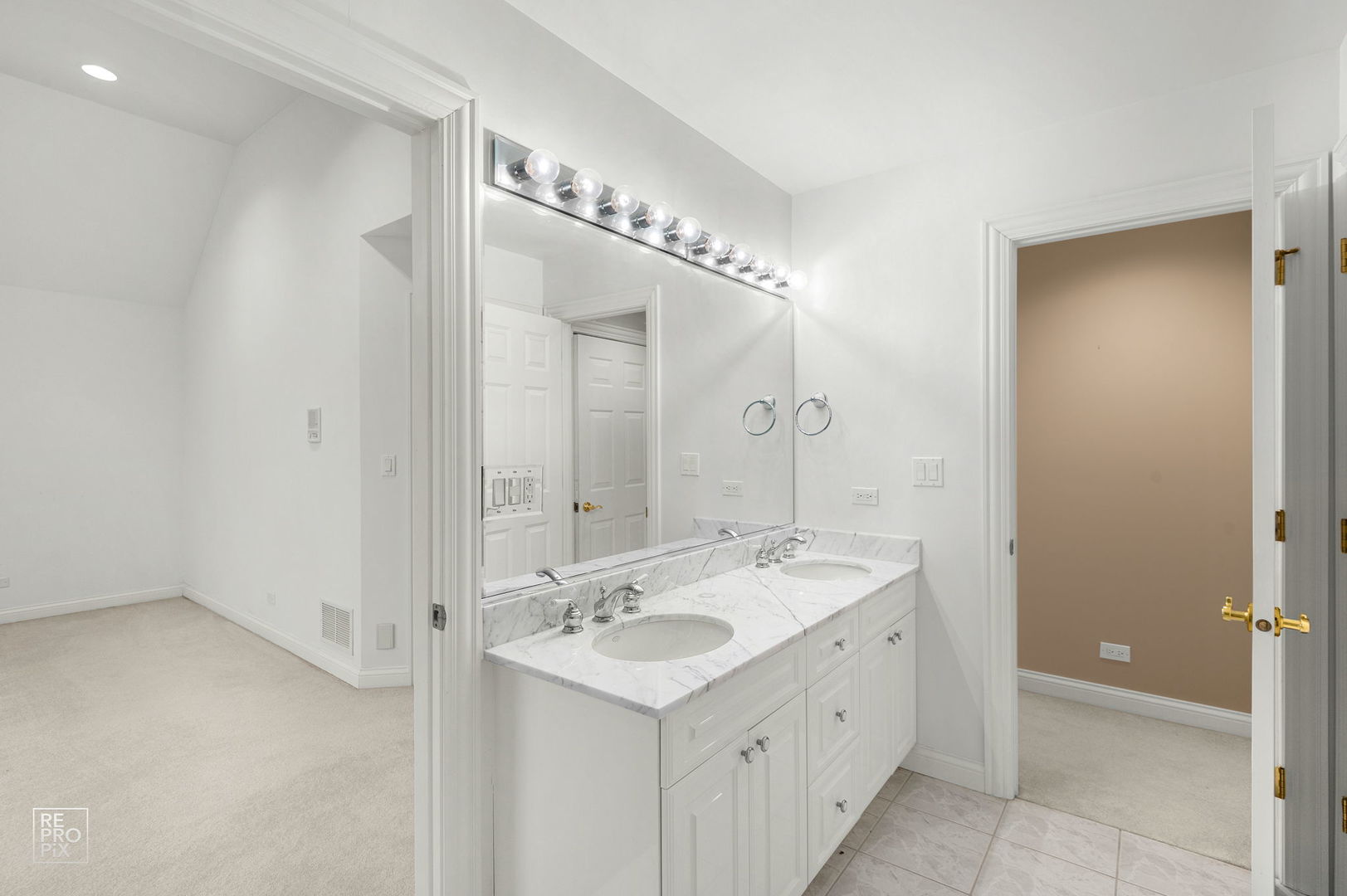 8970 Enclave Drive Burr Ridge, IL 60527 - Photo 34 of 51 Gallery Image 34