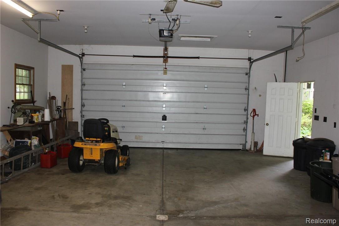 5482 East Coldwater Road Flint, MI 48506 - Photo 27 of 34 IMG_8403.JPG