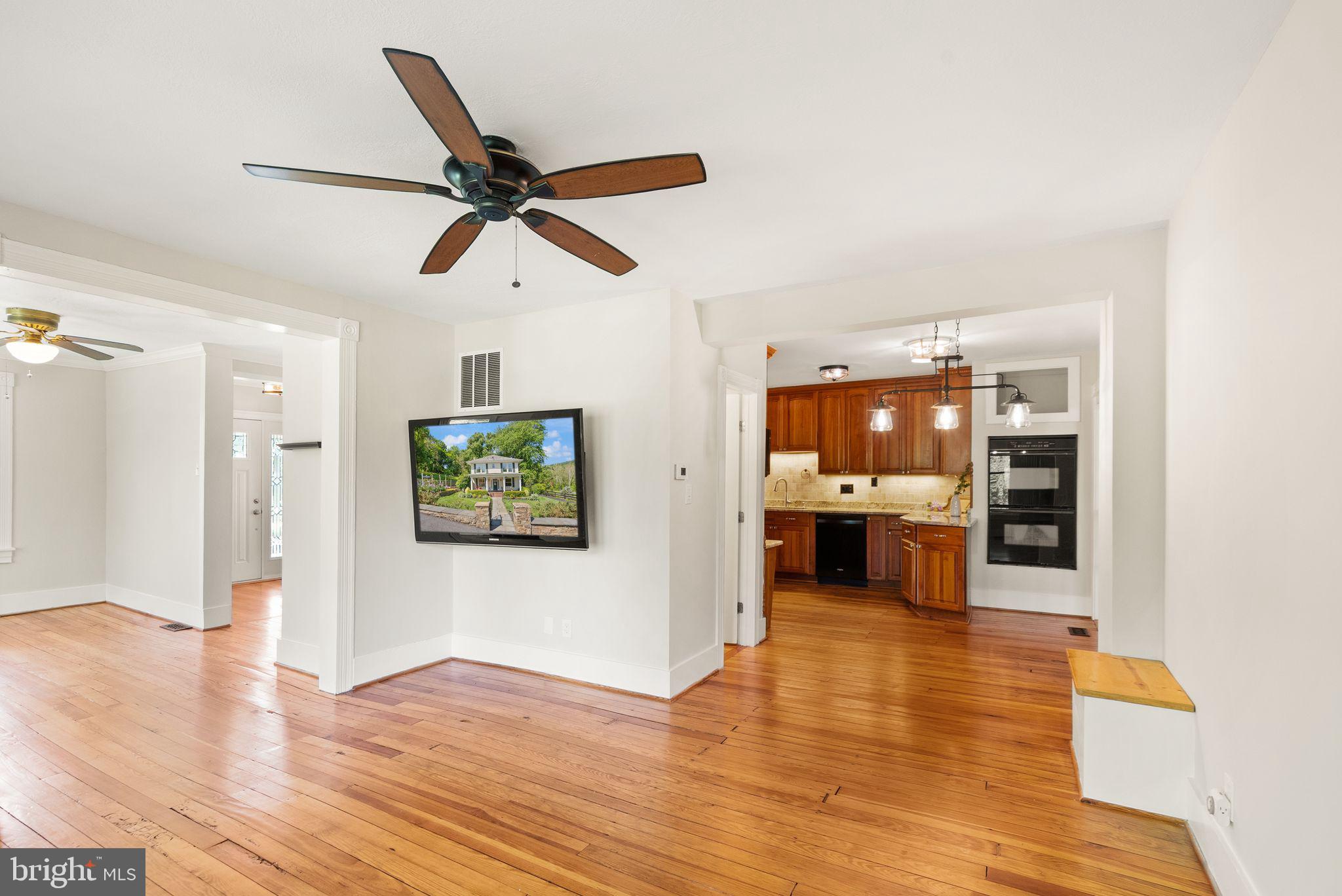 37151 Branchriver Road Purcellville, VA 20132 - Photo 18 of 63