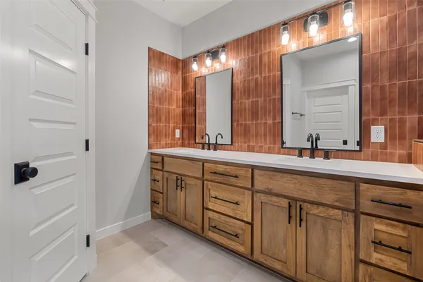 $3,500 | 705 Sloan Street, Taylor, TX 76574