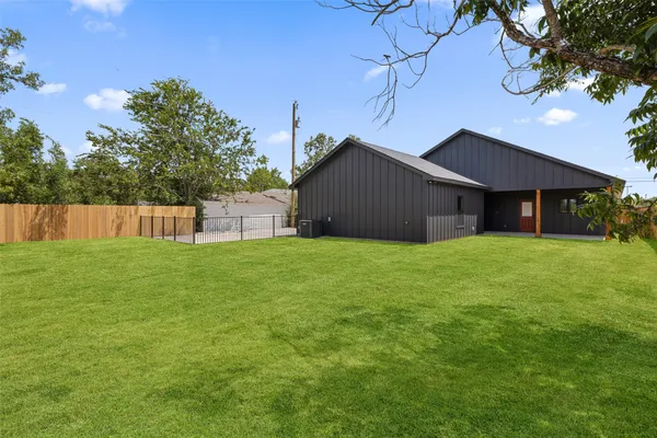 $3,500 | 705 Sloan Street, Taylor, TX 76574