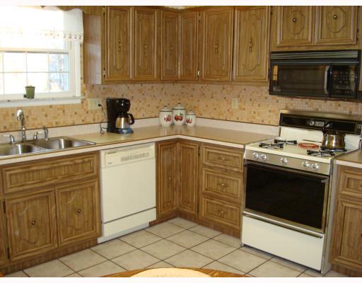 28 Spring Drive Monessen, PA 15062 - Photo 7 of 16 Kitchen.