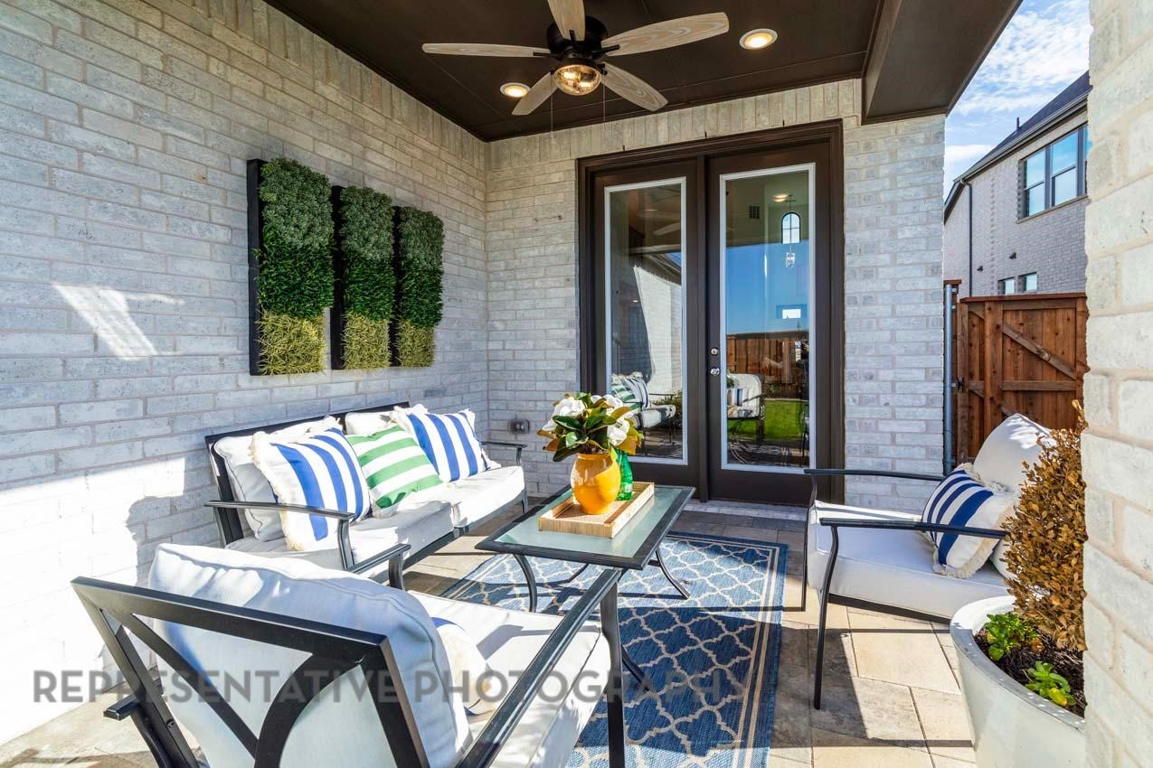 5411 Bonfire Alley Manvel, TX 77578 - Photo 17 of 21 a living room with furniture and a potted plant