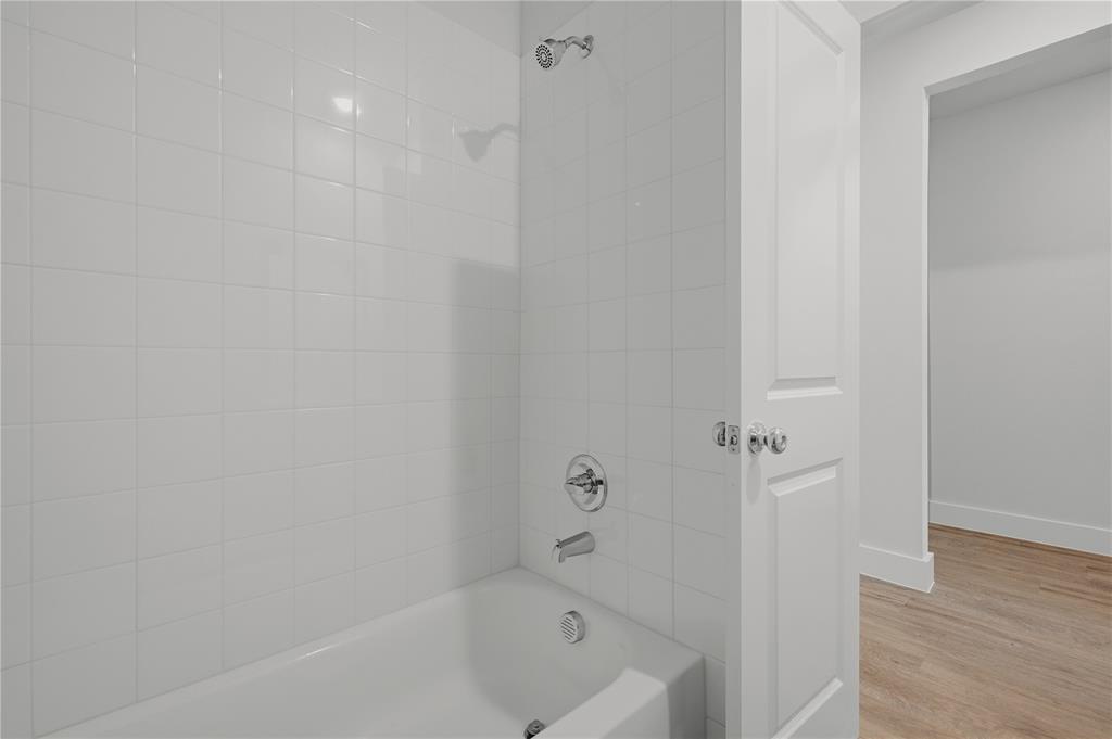 1346 Chisos Way Forney, TX 75126 - Photo 28 of 40 a bathroom with a bathtub