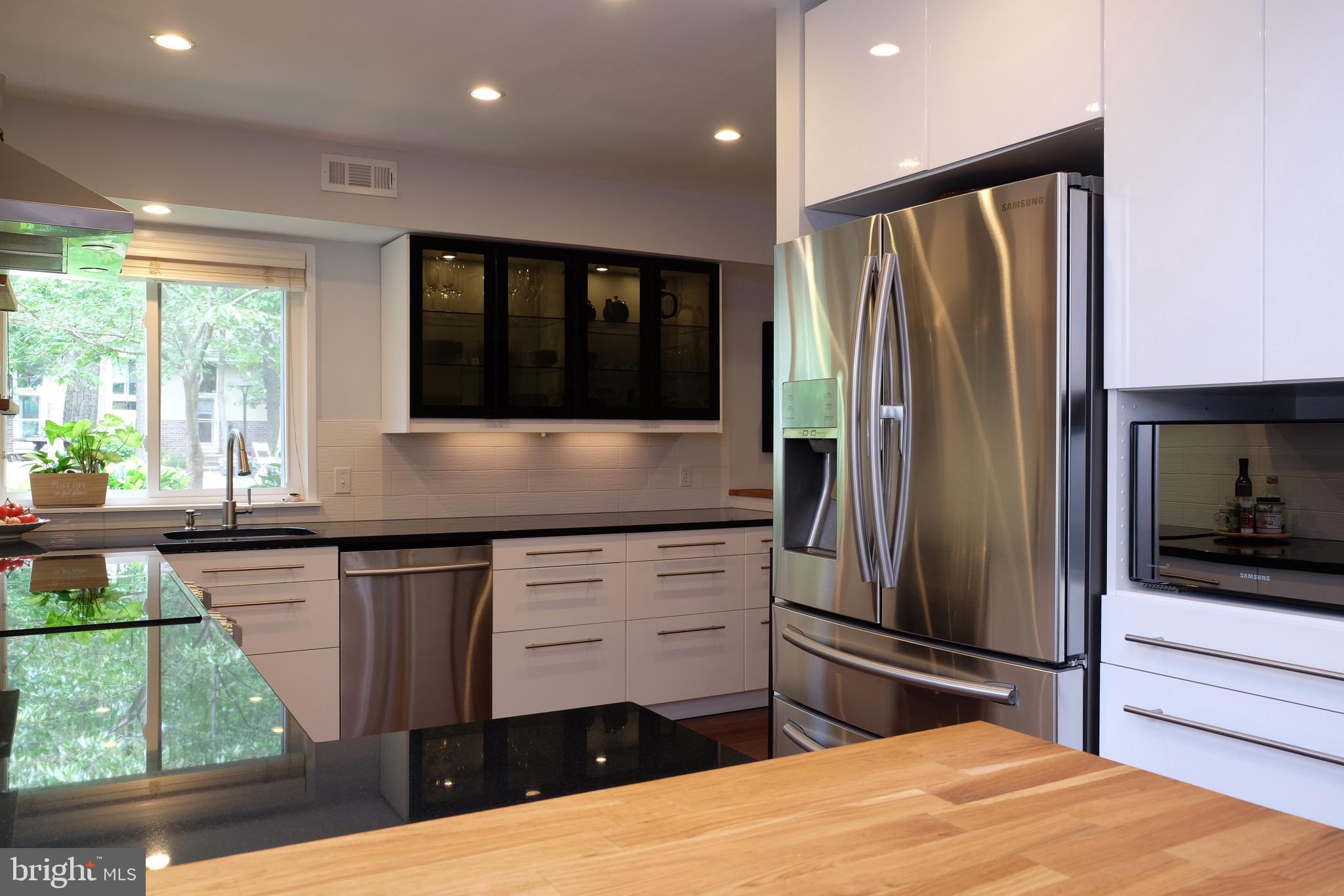 1761 Wainwright Drive Reston, VA 20190 - Photo 2 of 10 Gallery Image 2