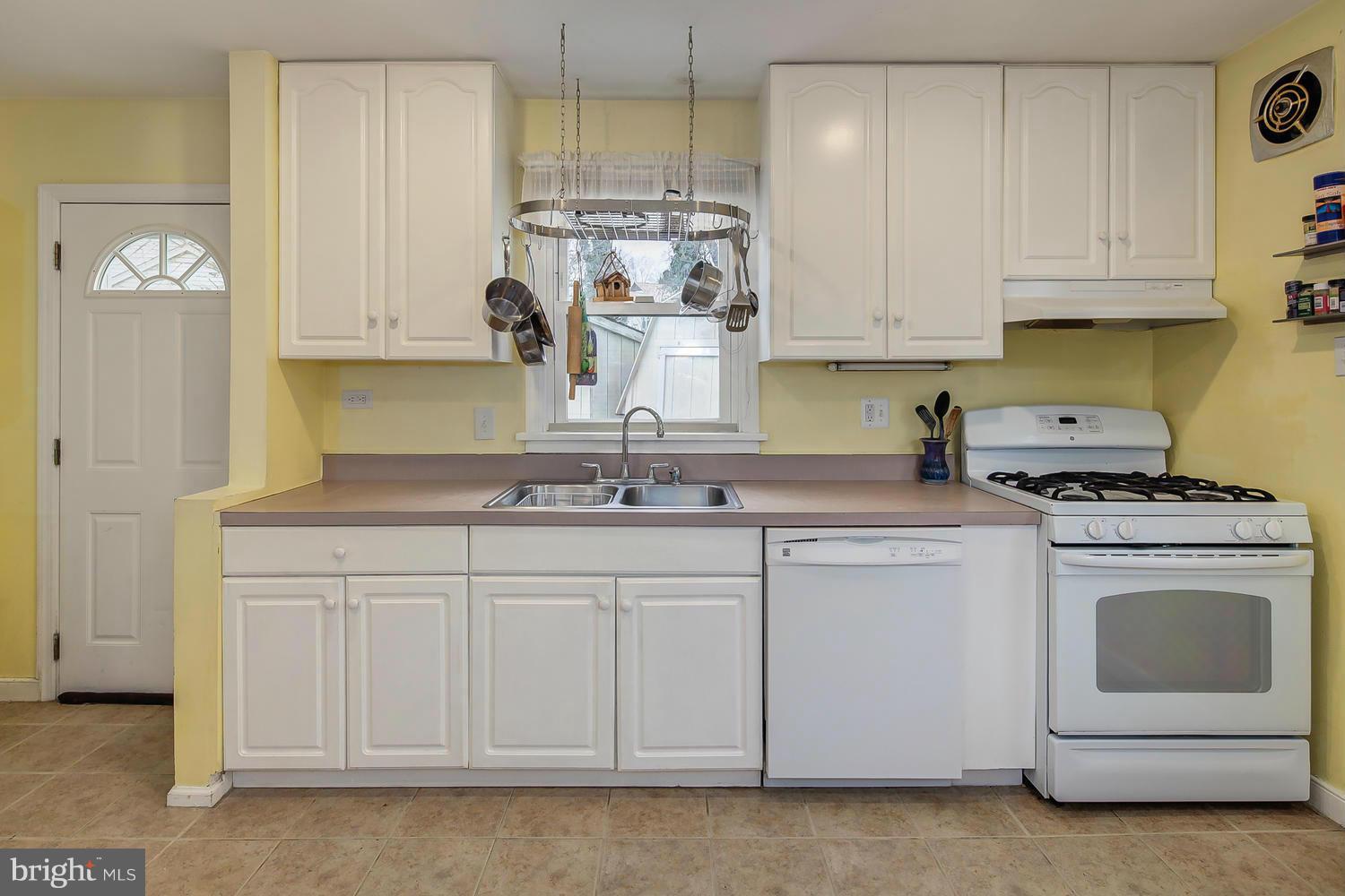 12401 Denley Road Silver Spring, MD 20906 - Photo 11 of 30 Kitchen