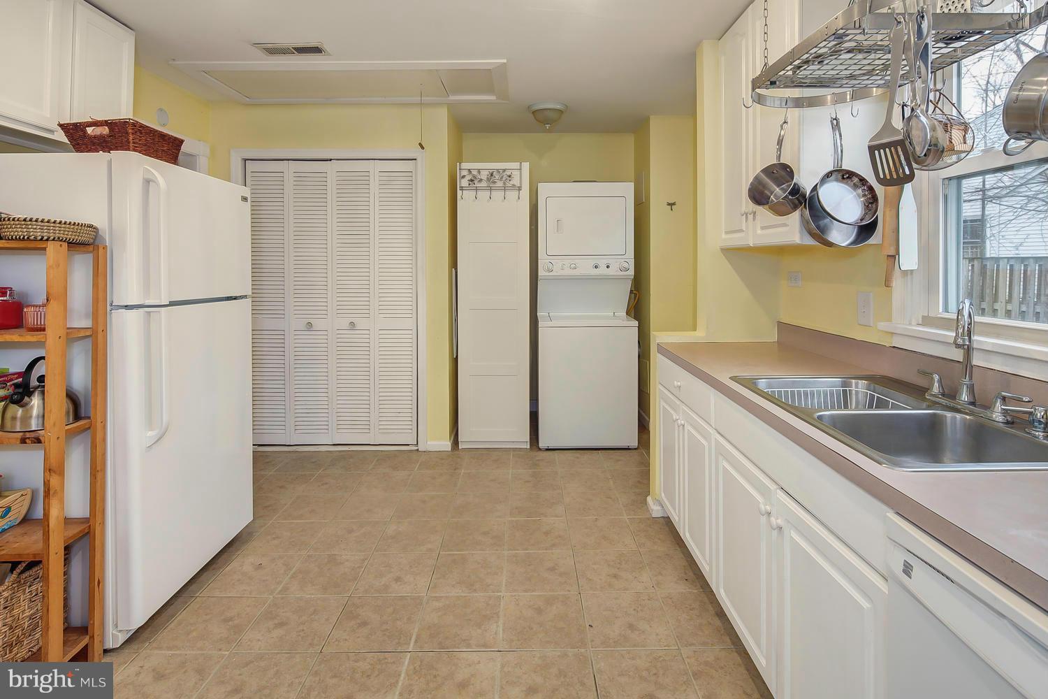 12401 Denley Road Silver Spring, MD 20906 - Photo 13 of 30 Kitchen