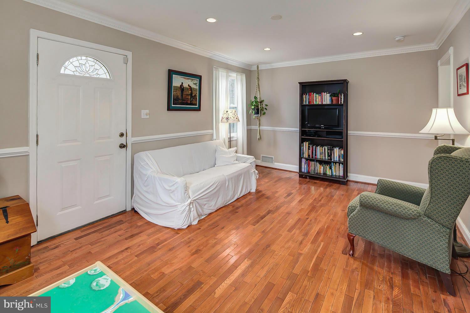 12401 Denley Road Silver Spring, MD 20906 - Photo 3 of 30 Living Room