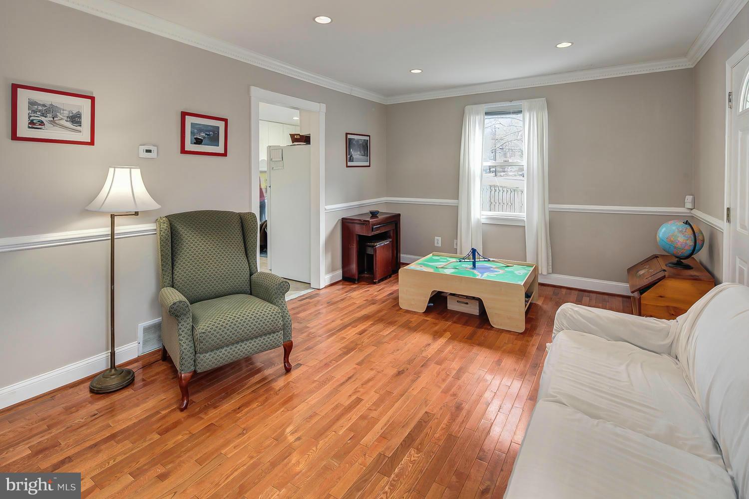 12401 Denley Road Silver Spring, MD 20906 - Photo 5 of 30 Living Room