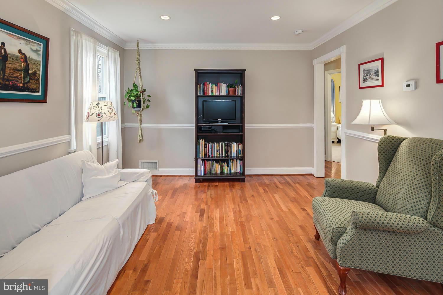 12401 Denley Road Silver Spring, MD 20906 - Photo 6 of 30 Living Room