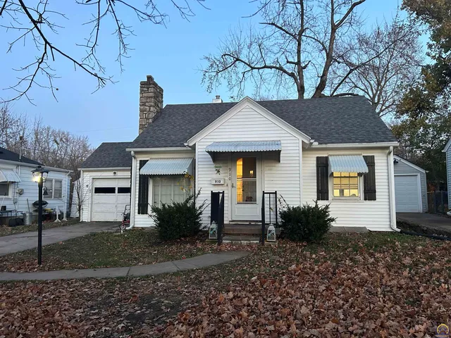$134,900 | 910 Southwest Randolph Avenue, Topeka, KS 66606