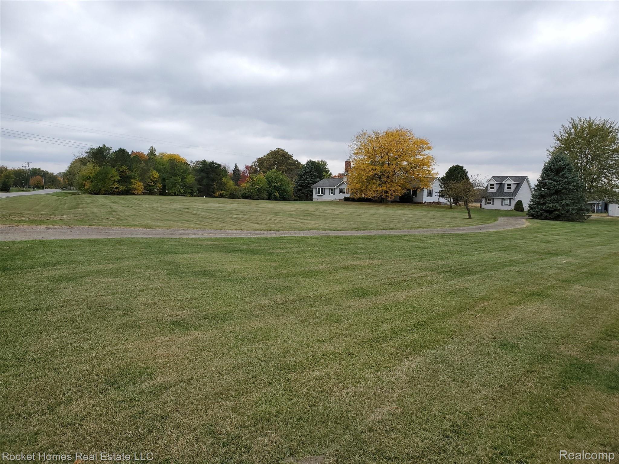 3453 Reinhardt Road Monroe, MI 48162 - Photo 26 of 29 Front View from Road.jpg