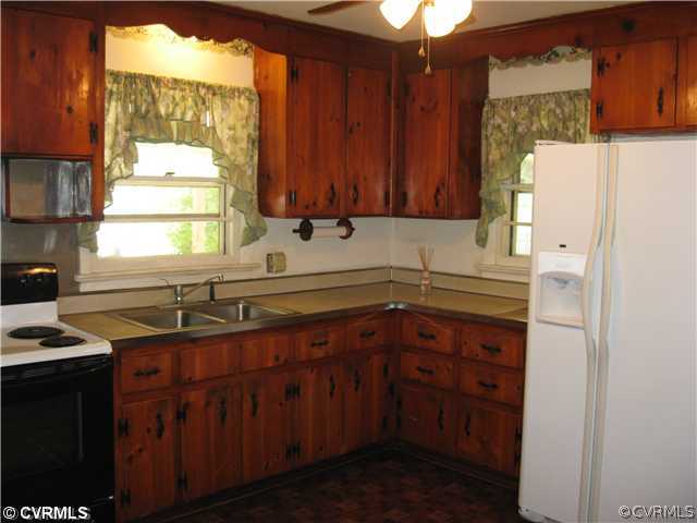 5602 Linda Road Sandston, VA 23150 - Photo 3 of 9 Kitchen