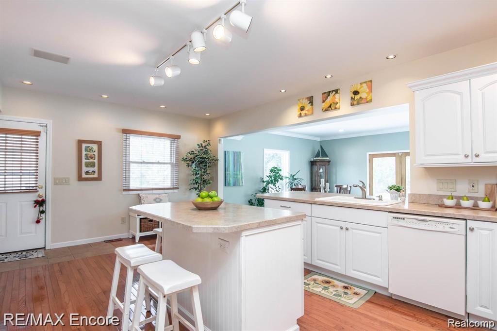 3464 McClure Road Troy, MI 48084 - Photo 8 of 43 Kitchen View 4