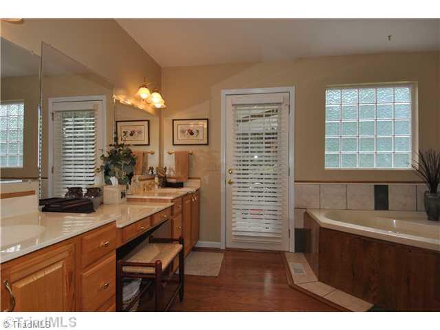 6966 Bridgewood Road Clemmons, NC 27012 - Photo 8 of 16 Master Bath/Spa.