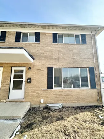 $1,950 | 1721 East Roosevelt Road, Unit 1, Wheaton, IL 60187