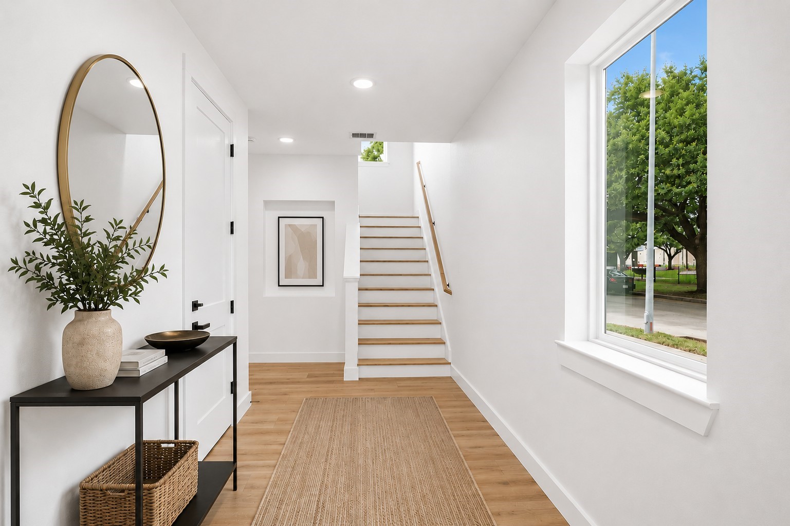 3335 Kilgore Street Houston, TX 77021 - Photo 5 of 27 Foyer. Photo is virtually staged.