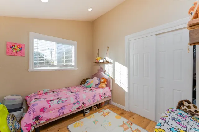 a bedroom with a bed and a dresser in it