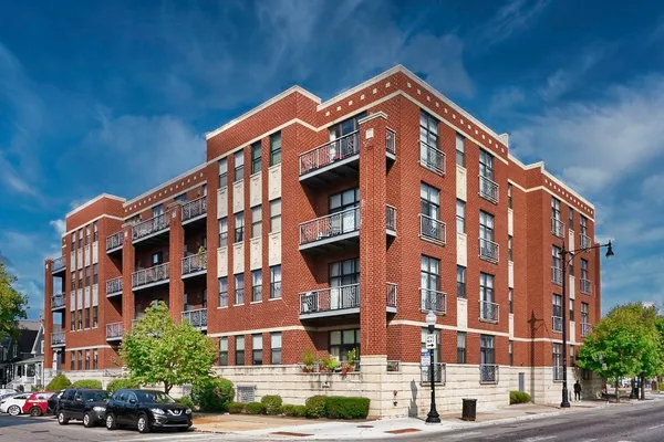 $265,000 | 4011 North Francisco Avenue, Unit 101, Chicago, IL 60618