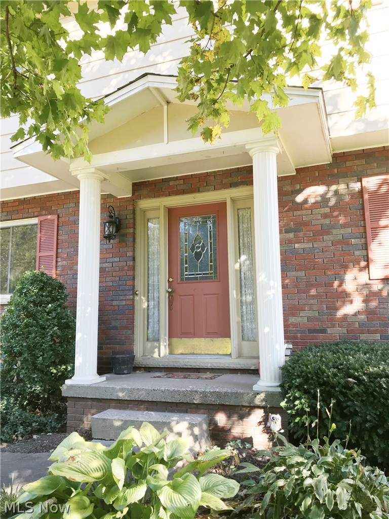 280 Glendale Road Vienna, WV 26105 - Photo 2 of 24 Let's go inside and look around ...