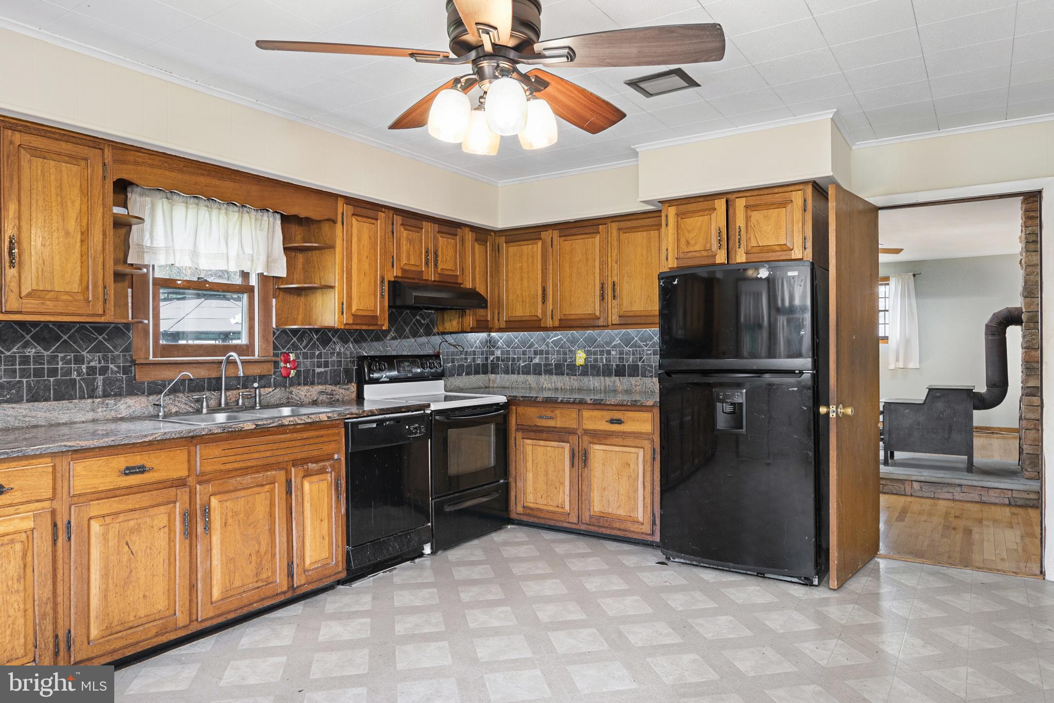 12 Peach Road Elkton, MD 21921 - Photo 4 of 18 LARGE KITCHEN, LOTS OF TABLE SPACE!