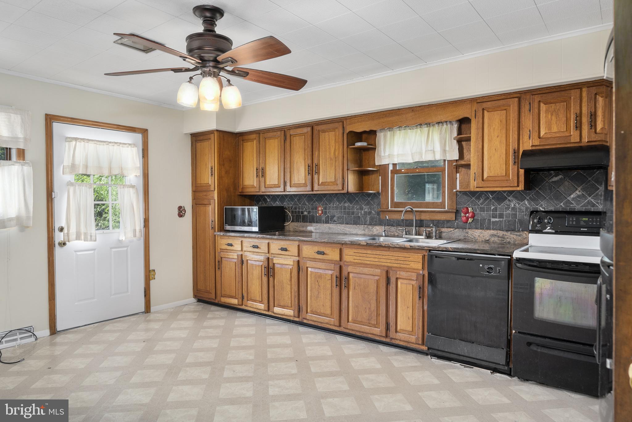 12 Peach Road Elkton, MD 21921 - Photo 5 of 18 OUTSIDE DRIVEWAY ENTRANCE