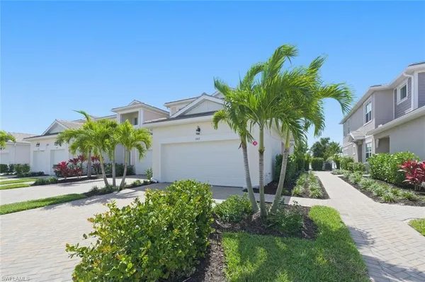 $575,000 | 4551 Arboretum Circle, Unit 203, Naples, FL 34112