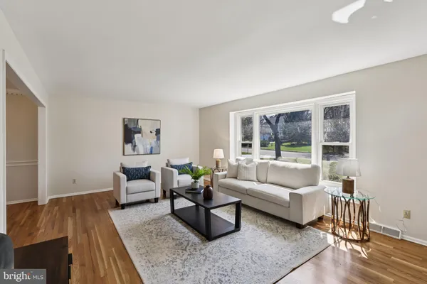 $760,000 | 8 Woodbury Lane, Lawrenceville, NJ 08648