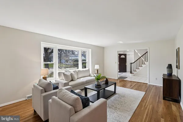 $760,000 | 8 Woodbury Lane, Lawrenceville, NJ 08648