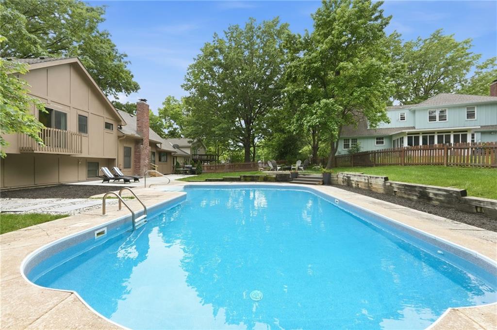 11809 Rosehill Road Overland Park, KS 66210 - Photo 2 of 38