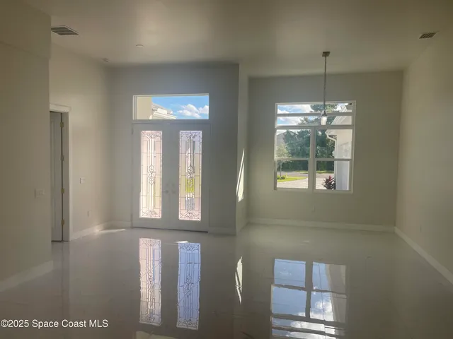 a view of entryway with chandelier